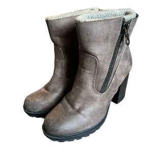 Sweater-lined Heeled Booties Size 8